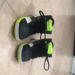 Jordan 6 retro (green) size 3Y